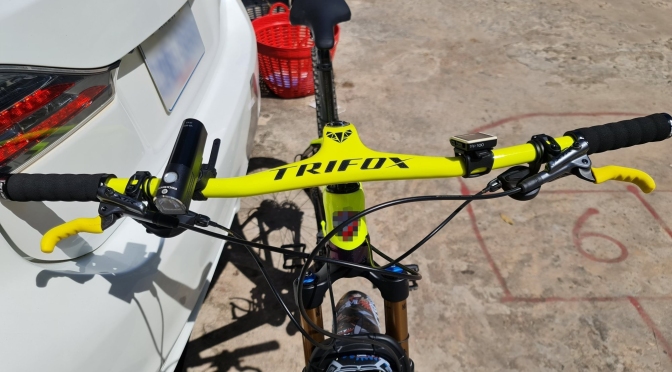 The key factors affecting the handling of mountain bikes: the choice of handlebar width and angle